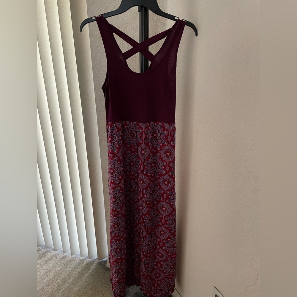 Beautiful pre-love Mudd Maxi dress. Great for summer/spring out wear.